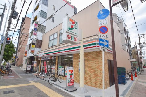 コンビニ　セブンイレブン 大阪中浜3丁目店（コンビニ）まで687m