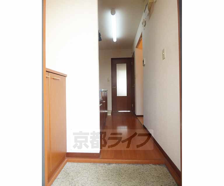 玄関　広々とした玄関です。