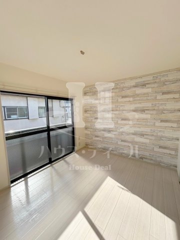 居室・リビング　居間です　以下別号室参考写真です