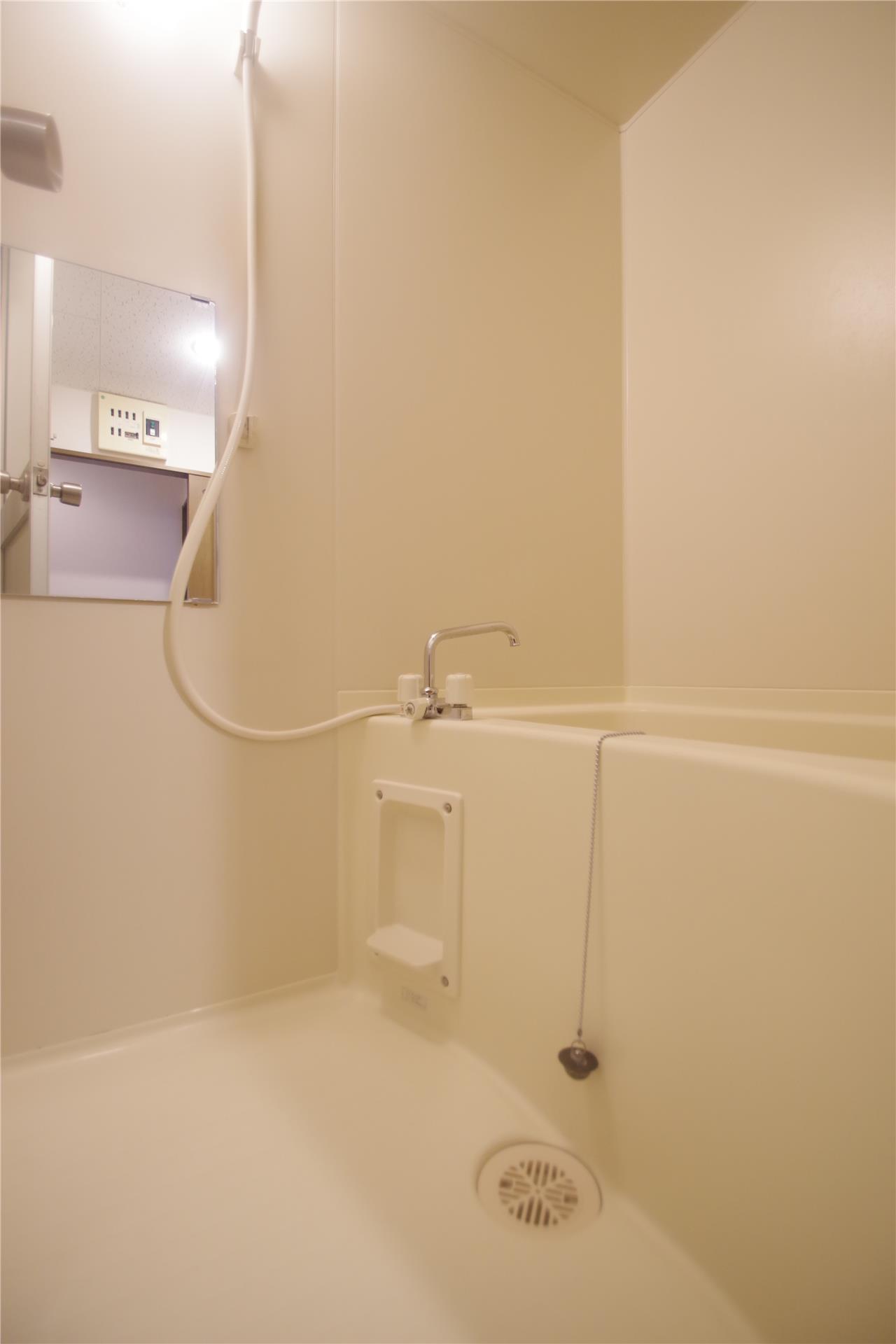 バス・シャワールーム　同タイプ別室の写真です。