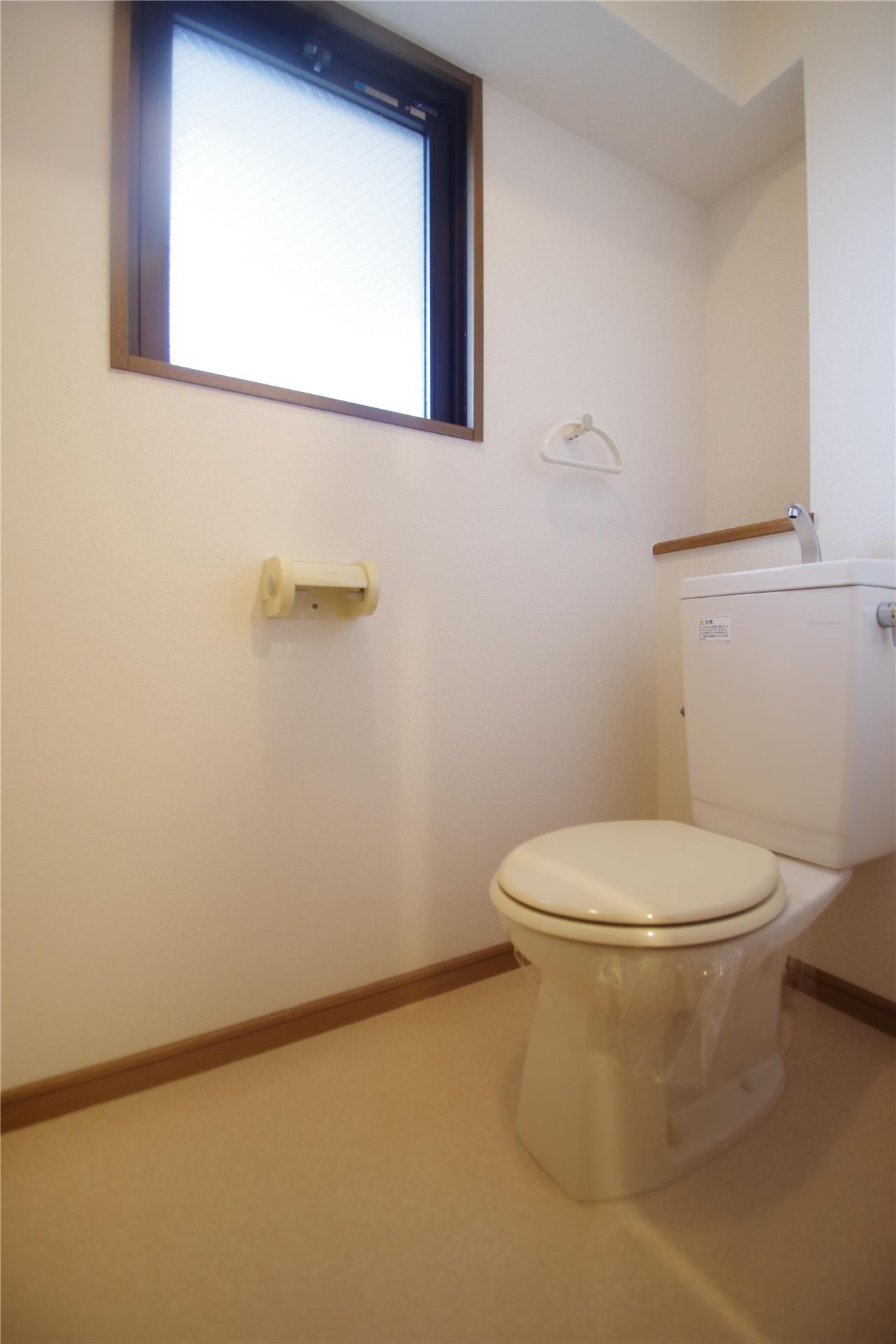 トイレ　同タイプ別室の写真です。