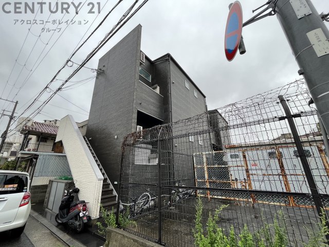 建物外観　居住者専用のごみ置き場があります。