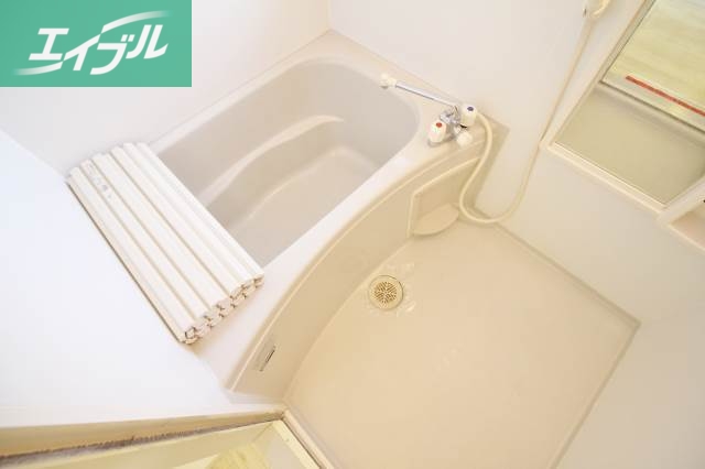 バス・シャワールーム　お風呂に窓ありますよー