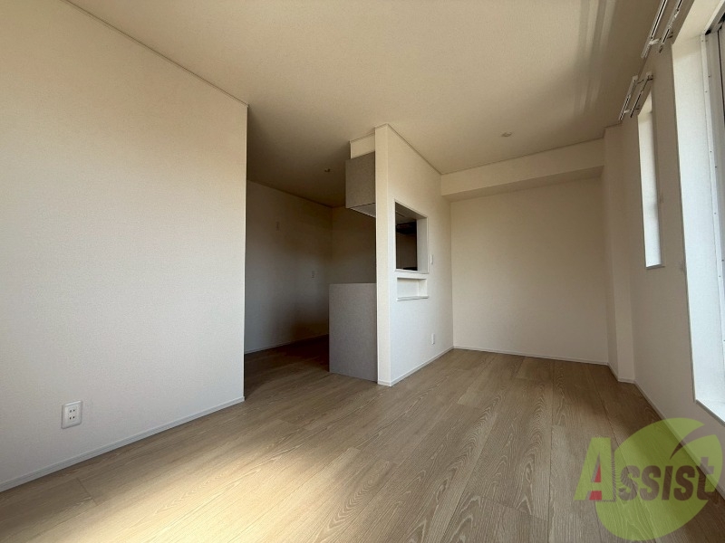 居室・リビング　リビングは１０．２帖のＬＤＫです。広々していますね。