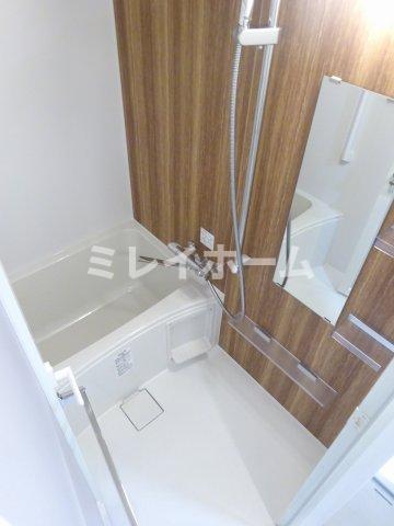バス・シャワールーム　同建物内別のお部屋の参考写真になります。