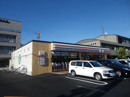 コンビニ　セブンイレブン　島里（コンビニ）まで210m