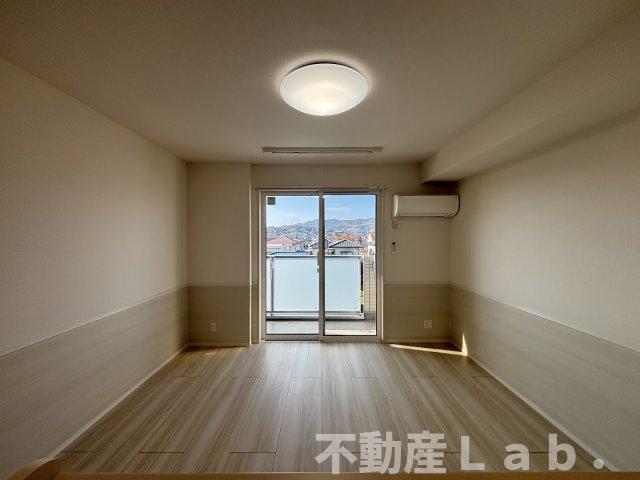 居室・リビング　※同一建物別号室のお写真です。