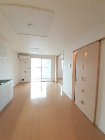 居室・リビング　こちらの居間で趣味の時間をお楽しみください
