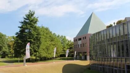 大学・短大　私立大阪芸術大学短期大学部伊丹学舎（大学・短大）まで382m