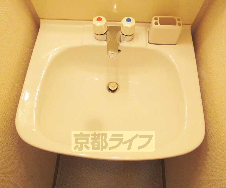洗面設備　大きな洗面台です