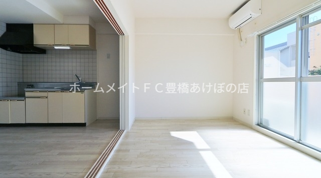 居室・リビング　同型別部屋写真