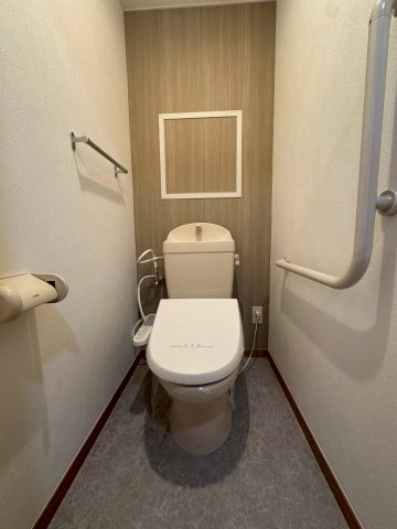 トイレ　同物件、別号室の参考写真です。