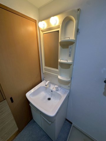 洗面設備　同物件、別号室の参考写真です。