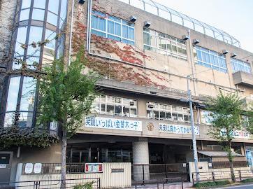 小学校　台東区立金曽木小学校（小学校）まで88m