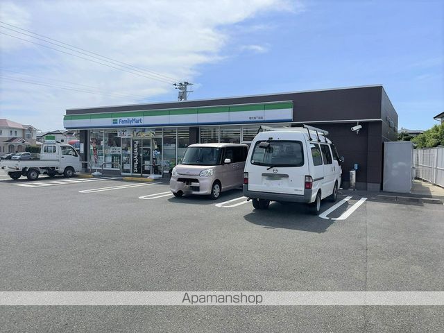 コンビニ　ファミリーマート（コンビニ）まで606m