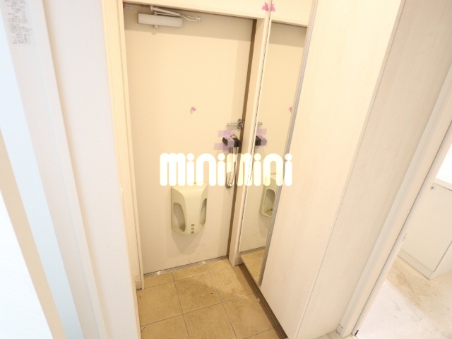 玄関　別号室参考写真です。