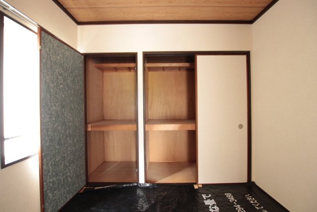 収納　同物件別号室の写真です。