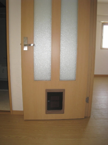 その他設備　くぐり戸