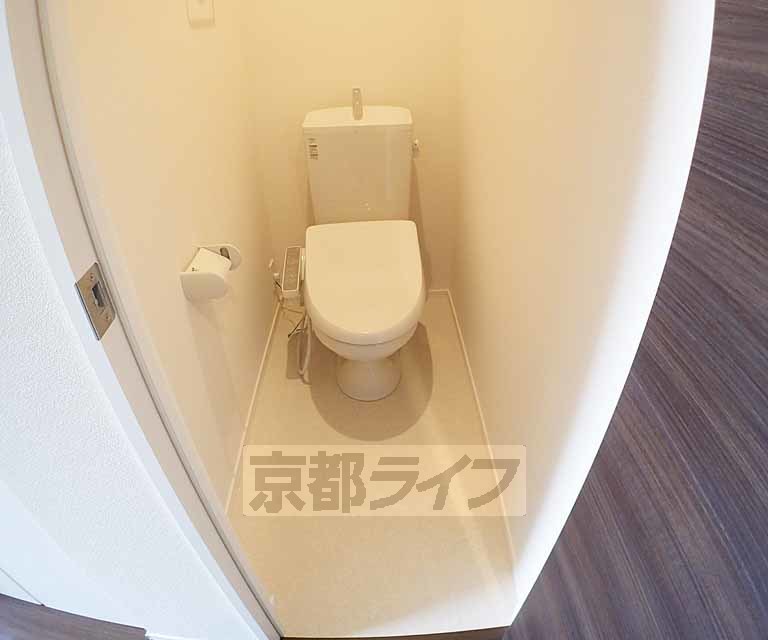 トイレ　ウォシュレットつきです。