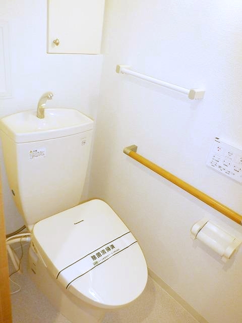トイレ　嬉しい温水洗浄便座♪