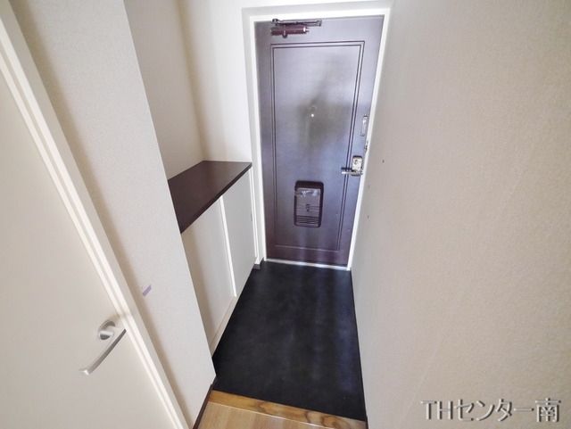 玄関　同物件別部屋写真