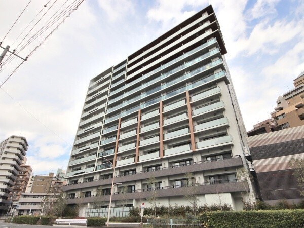 建物外観　オートロック完備