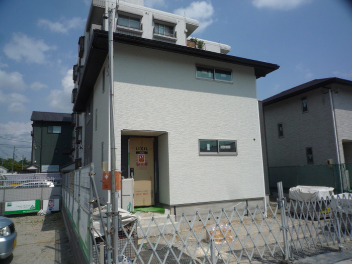 建物外観　建築中
