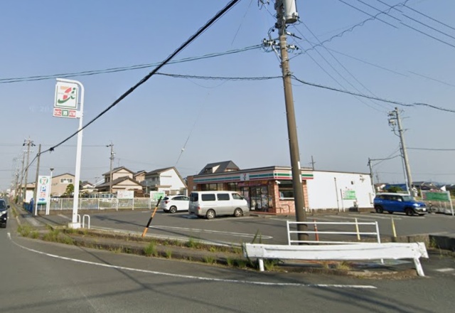 コンビニ　セブン－イレブン　浜松流通元町店（コンビニ）まで553m