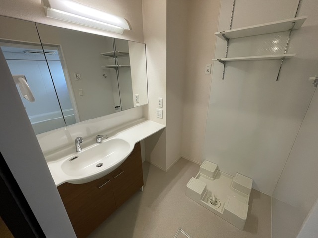 洗面設備　別部屋参考写真です
