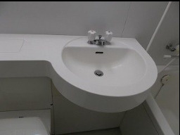 洗面設備　スペースが確保できる洗面所です