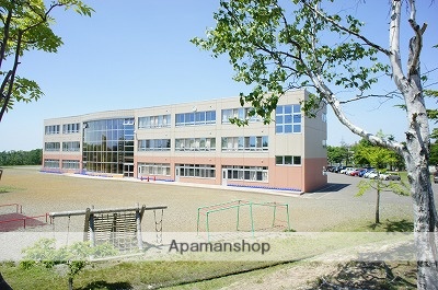 小学校　日の出小学校（小学校）まで545m