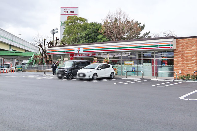 コンビニ　セブンイレブン豊中庄本町4丁目店（コンビニ）まで327m
