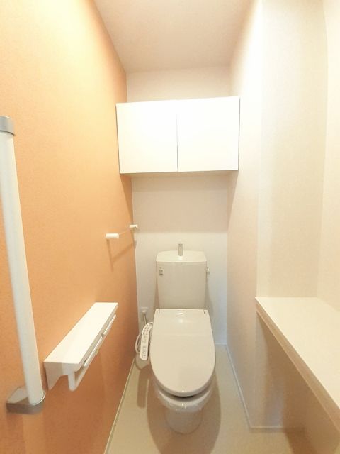 ＪＲ信越本線 東三条駅 徒歩6分 2階建 築8年のトイレ写真