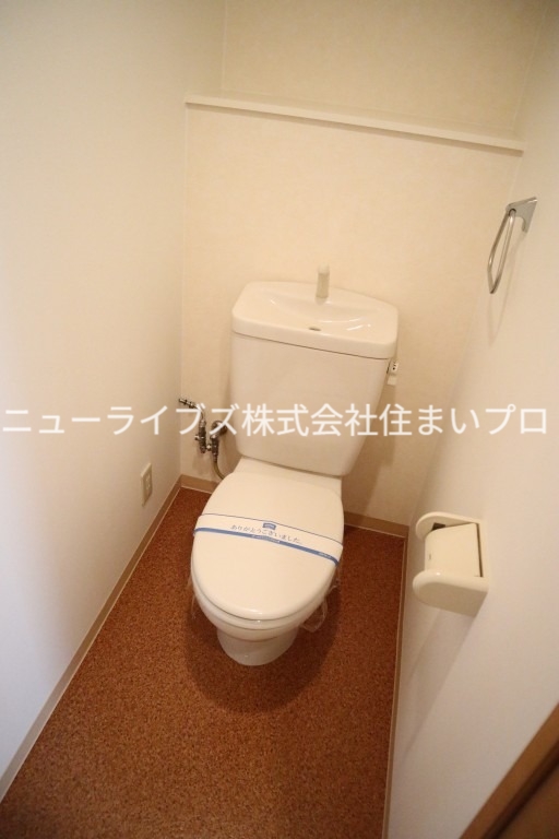 京阪本線 香里園駅 徒歩15分 3階建 築22年のトイレ写真