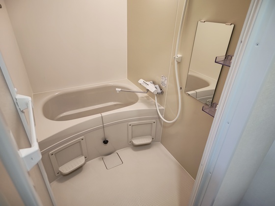 バス・シャワールーム　※別部屋の写真です