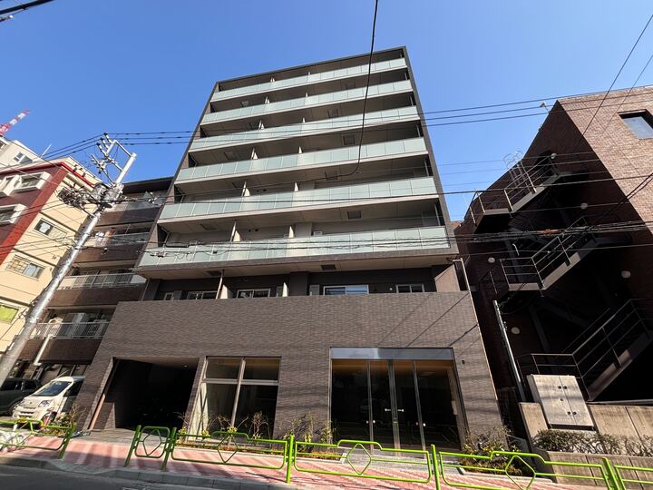 建物外観　2025年1月竣工。地上8階建て(戸数：35戸　他店舗1戸)