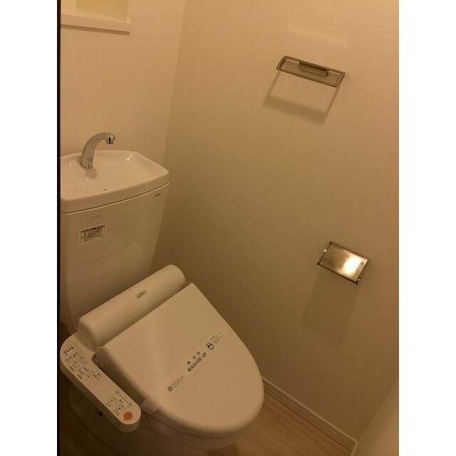 トイレ　別タイプ部屋　参考写真です