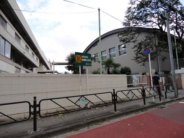 小学校　調布市立滝坂小学校（小学校）まで339m