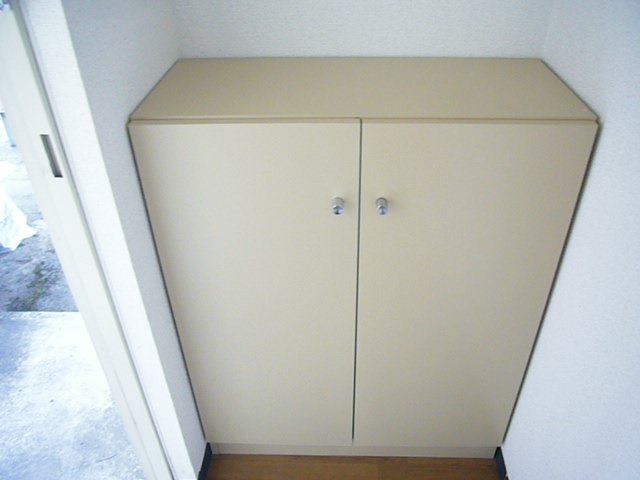玄関　下駄箱あり