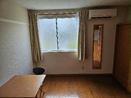 居室・リビング　備品や設備仕様は号室等により異なります現地をご確認下さい。