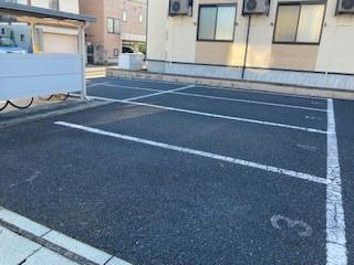 【レオパレスかりがねの駐車場】