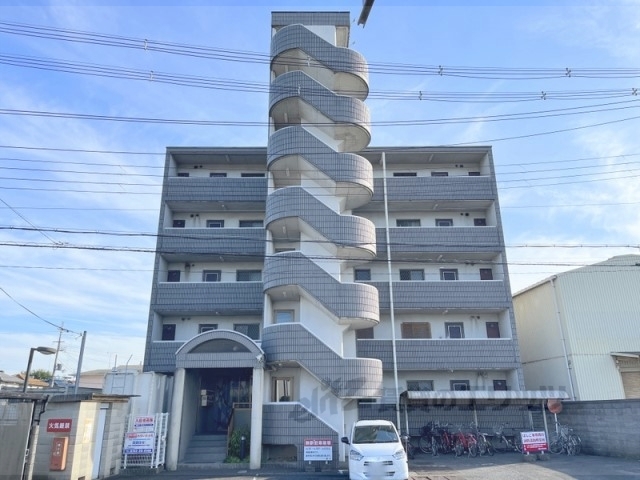 木津川市山城町上狛のマンションの建物外観