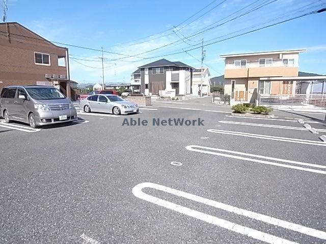 【岐阜市下西郷のアパートの駐車場】