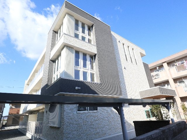奈良市大安寺のマンションの建物外観
