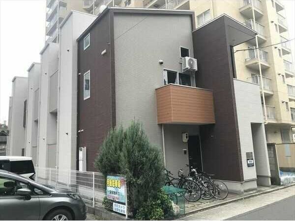 名古屋市中区新栄のアパートの建物外観