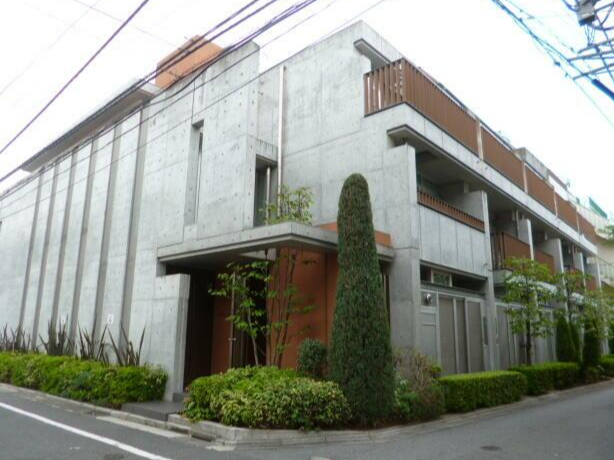 新宿区須賀町のマンションの建物外観