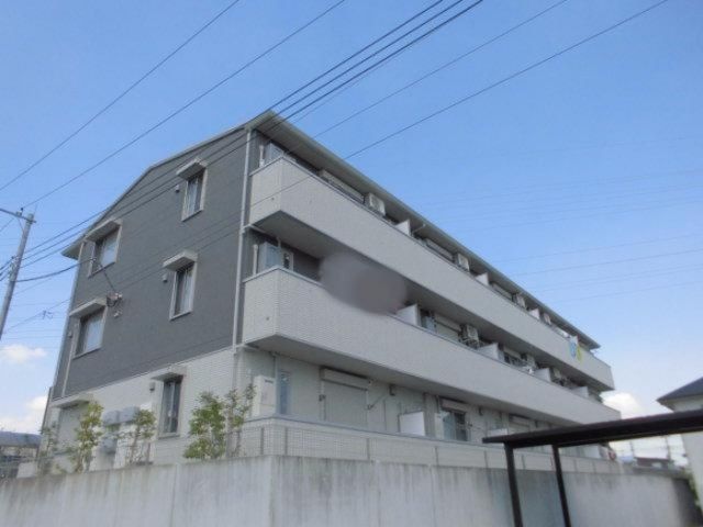 東松山市大字毛塚のアパートの建物外観
