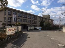 【高砂市曽根町のマンションの中学校】