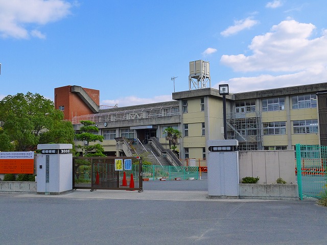 【天理市川原城町のマンションの小学校】