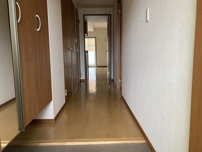 【福岡市西区姪の浜のマンションの玄関】